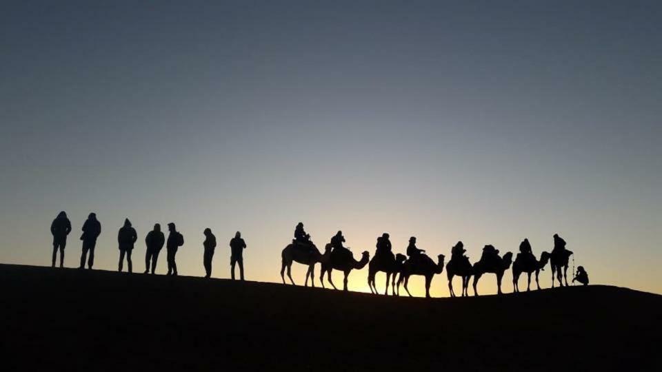 Galaxy Desert Camp Мерцуга Екстериор снимка